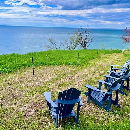 Brand New 5-Bedroom Lake Michigan Home + Hot Tub!